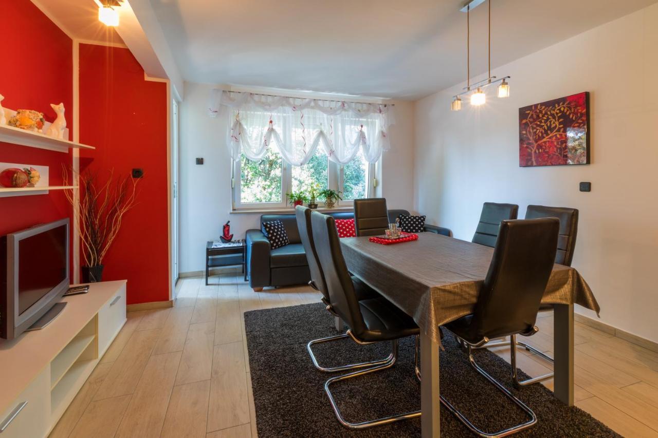 דראמליי Apartman Mladenka מראה חיצוני תמונה