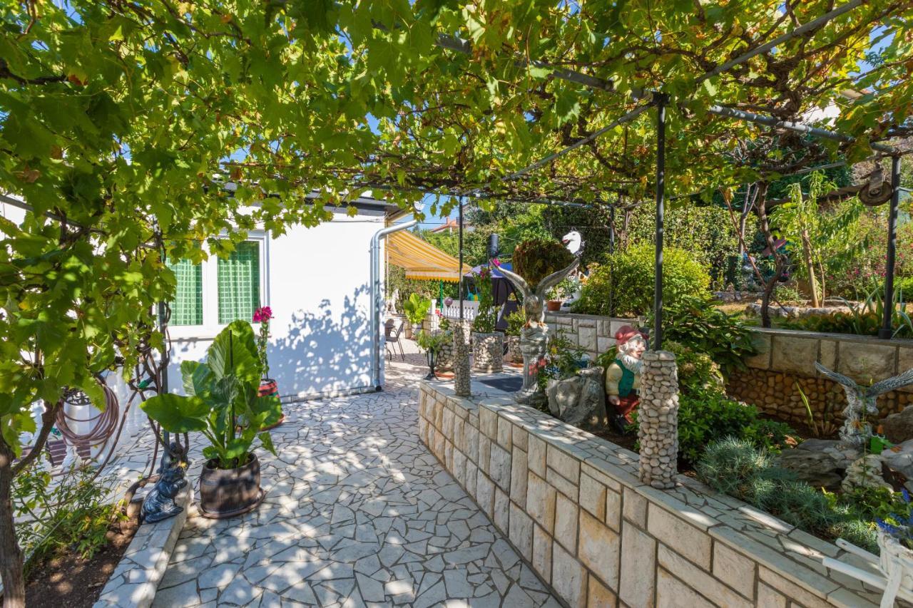 דראמליי Apartman Mladenka מראה חיצוני תמונה